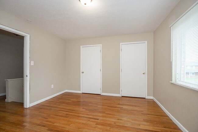 Building Photo - 2 BED 1.5 BATH CONDO IN WARRENSVILLE HEIGHTS!