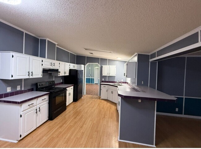 Building Photo - 3 Bedroom / 2 Bath House On A Acre
