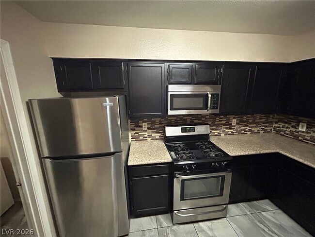 Building Photo - 2116 Willowbury Dr