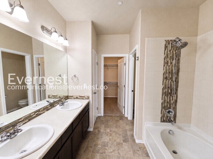 Building Photo - 2428 Obsidian Forest View