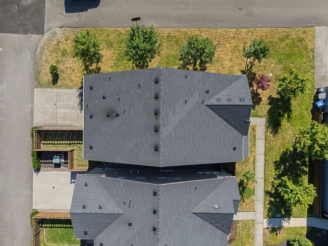 Building Photo - Beautiful Puyallup Corner Lot Home with Office, A/C, Formal Dining & Bonus Loft!