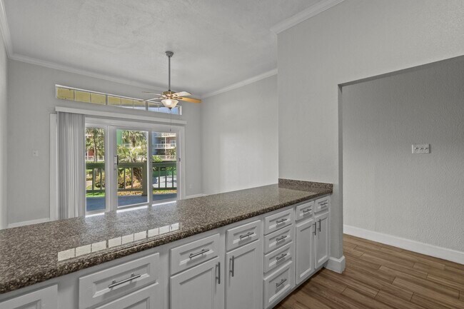 Building Photo - 7820 Seawall Blvd