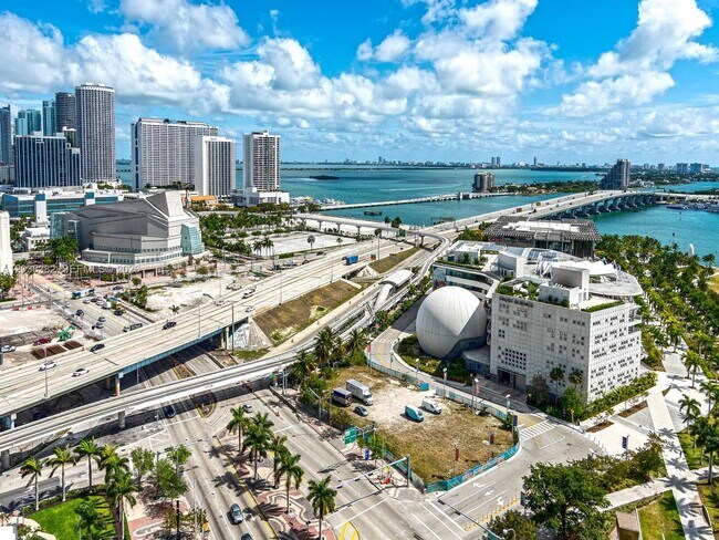 Building Photo - 1000 Biscayne Blvd