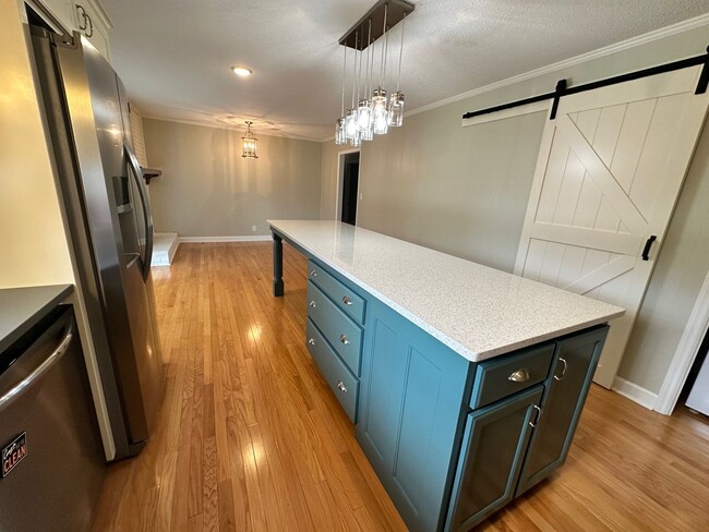 Building Photo - MOVE-IN READY! NO HUD NO SECTION 8