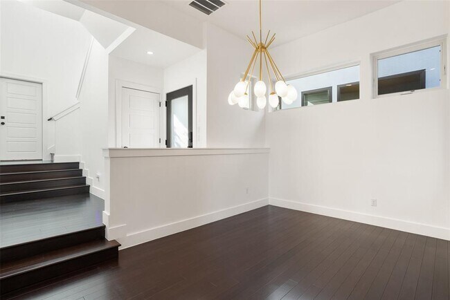 Building Photo - 1303 Azie Morton Rd