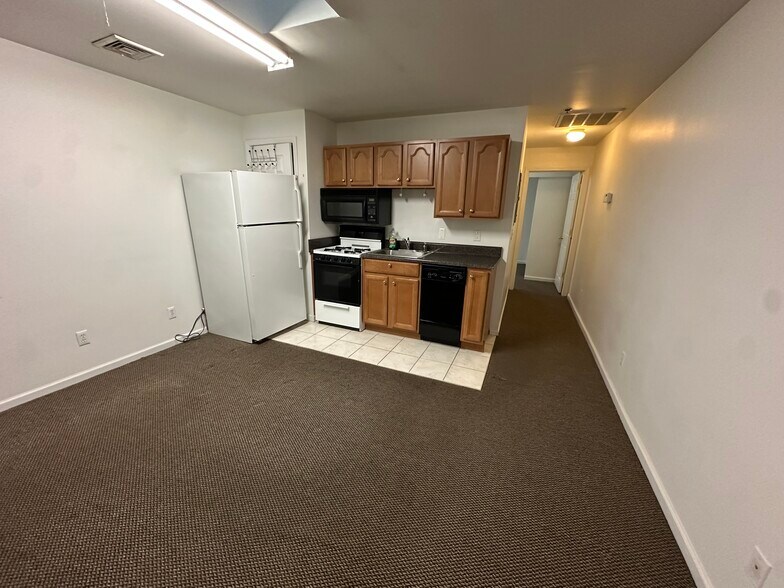 Building Photo - 405 Park Ave