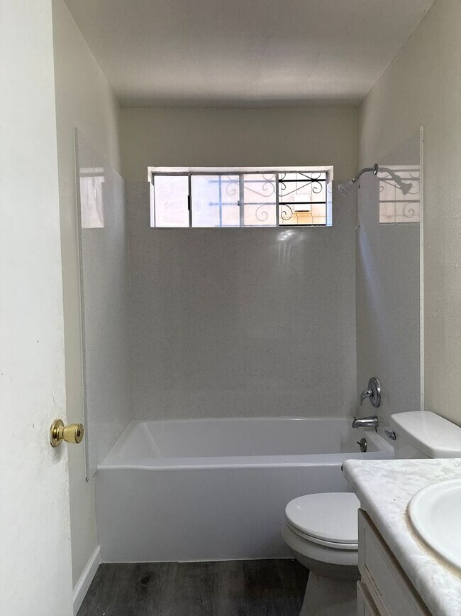Building Photo - 9001-9005 Stacey Ct