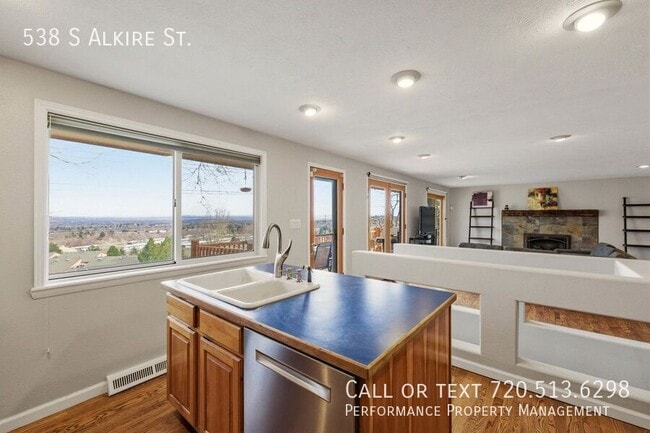 Building Photo - 538 S Alkire St