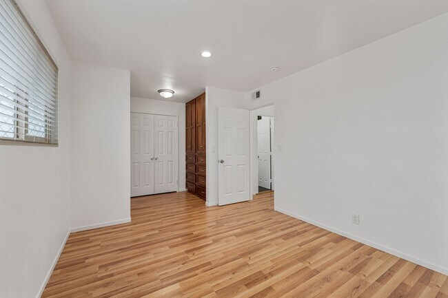 Building Photo - 3923 W 178th St