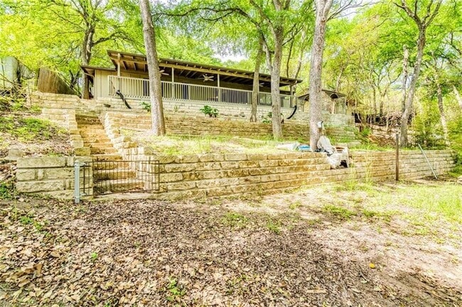 Building Photo - 3006 Lakeside Dr