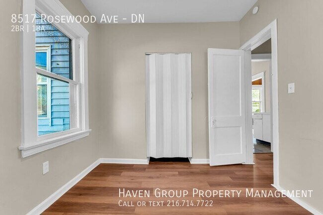 Building Photo - 8517 Rosewood Ave