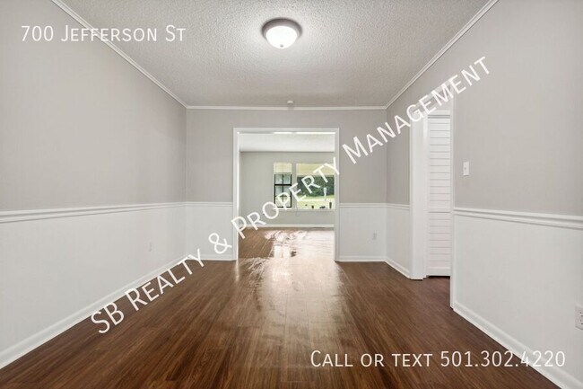Building Photo - 700 Jefferson Dr