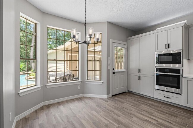 Building Photo - 6 Woodmere Pl