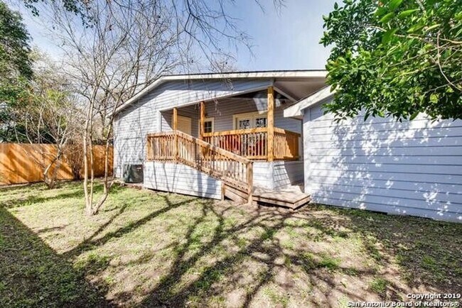 Building Photo - Adorable 3 bedroom 2 bath Minutes from N S...