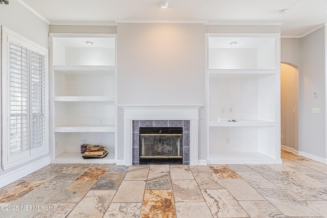 Building Photo - 12160 Basalt Dr S