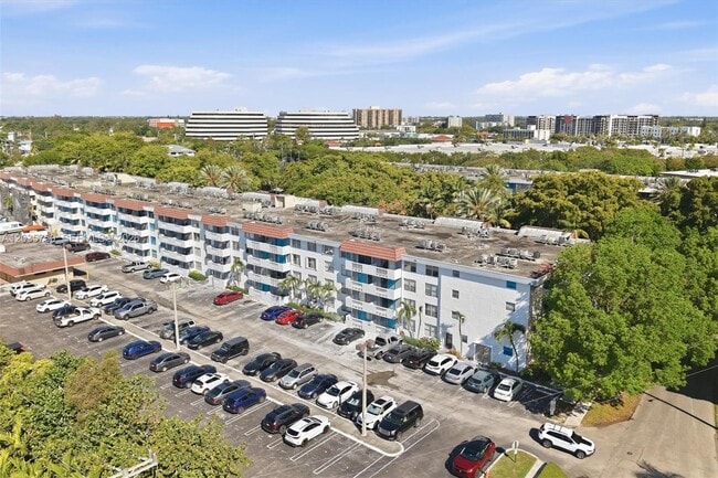Building Photo - 1800 Sans Souci Blvd
