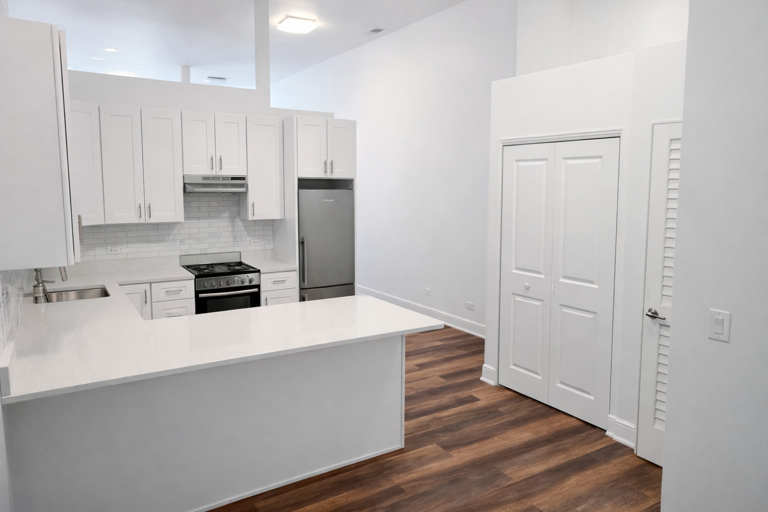 Building Photo - 1533 N Western Ave