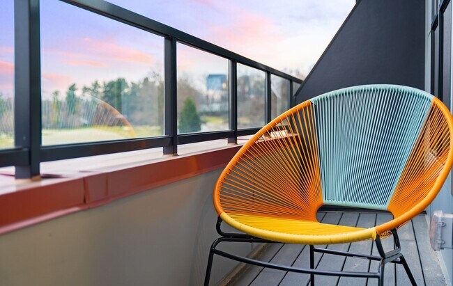 Building Photo - One Bedroom Rear Facing w Patio (1st Floor), Balcony 2 & 3