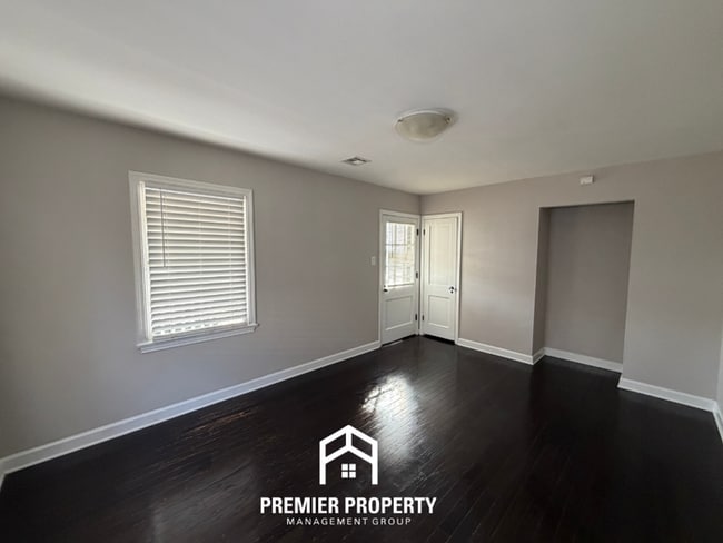 Building Photo - Stunning 3BR Memphis Home with Fenced Backyard & Patio