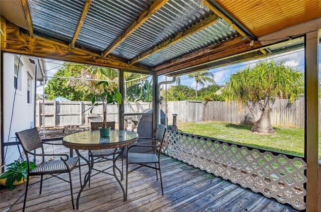 Building Photo - 111 SE 14th Pl