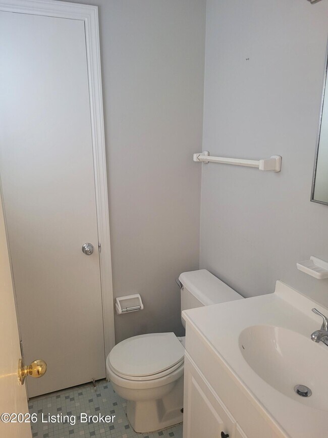 Building Photo - 304 S Evergreen Rd