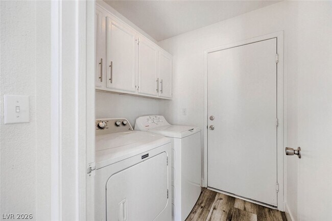 Building Photo - 5115 N Vista Del Rancho Way