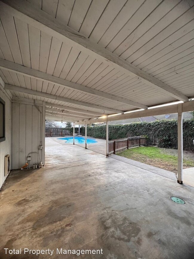 Building Photo - 3 br, 2 bath House - 1697 E. Avila Dr