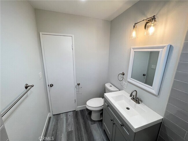 Building Photo - 4225 W 120th Street Unit C