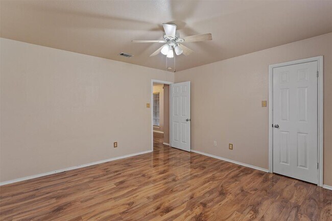 Building Photo - 1805 Gray Oak Dr
