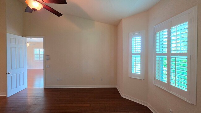 Building Photo - 3 bedroom 3 bathroom 2 car garage townhome in Mission Inn.