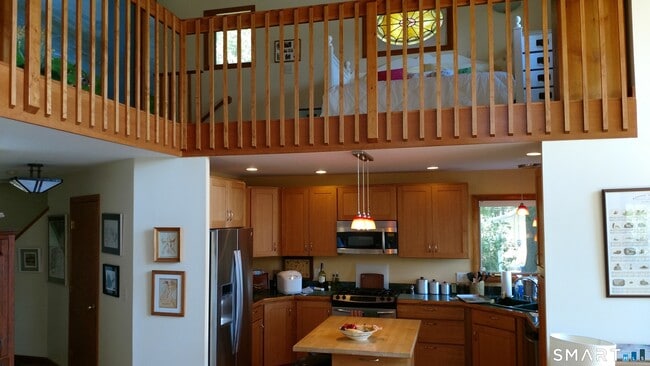 Building Photo - 398 Lake Rd