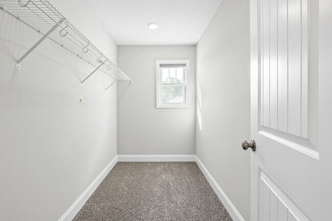 Building Photo - Pet Friendly Four Bedroom!