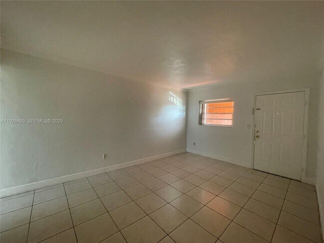 Building Photo - 1245 W 24th St