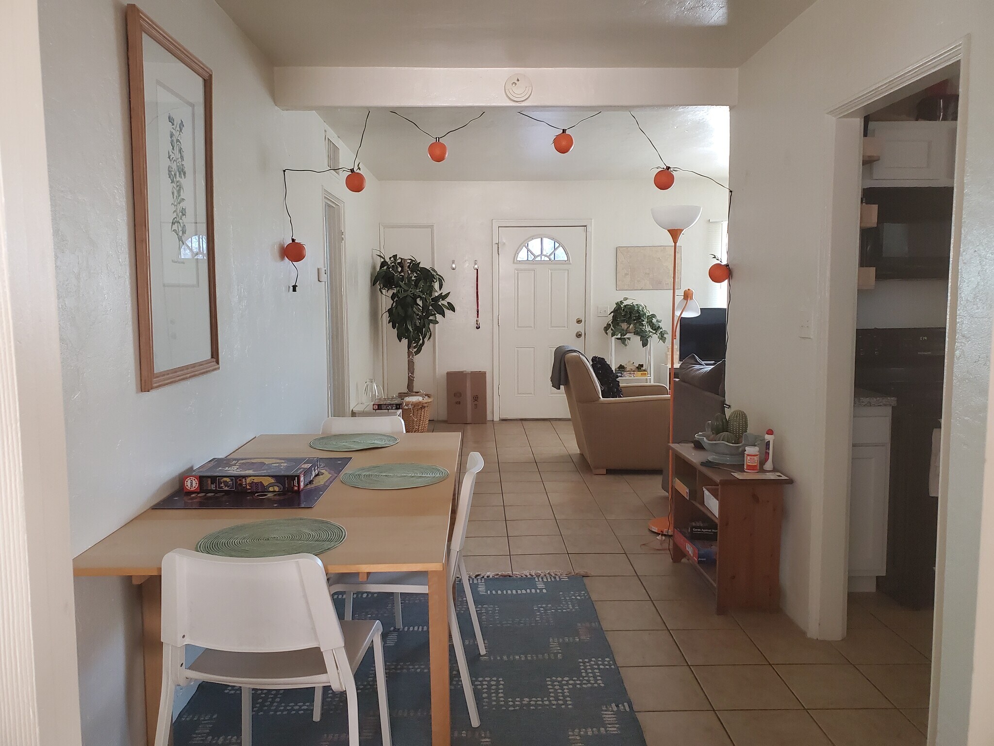 Building Photo - 1727 E 9th St