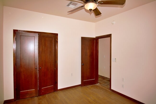 Building Photo - 609 6th St