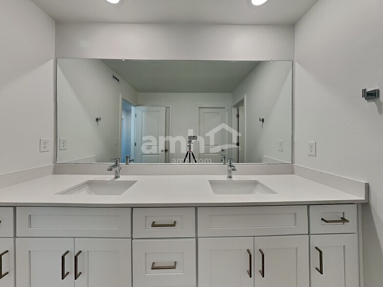 Building Photo - 12617 W Adair Dr