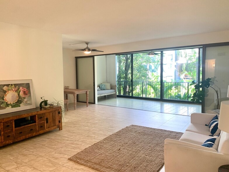 Building Photo - 4999 Kahala Ave