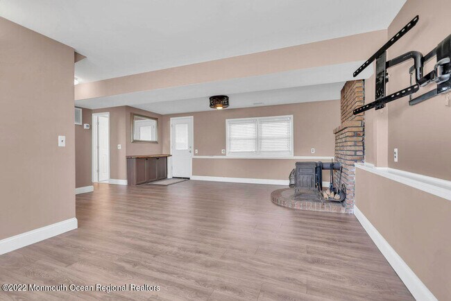 Building Photo - 110 Sherwood Ln