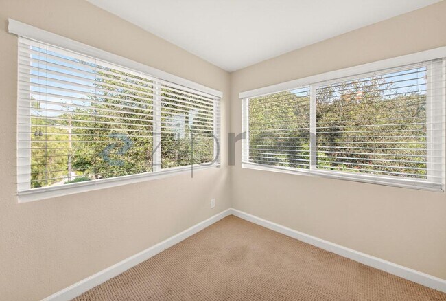 Building Photo - 16925 Hillside Dr