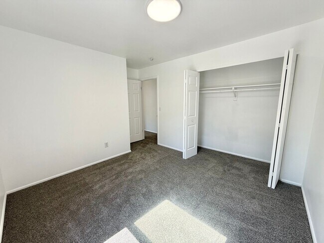 Building Photo - 3 Bedroom Home in Holladay Available August 1st