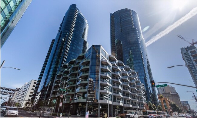 Building Photo - 318 Main St