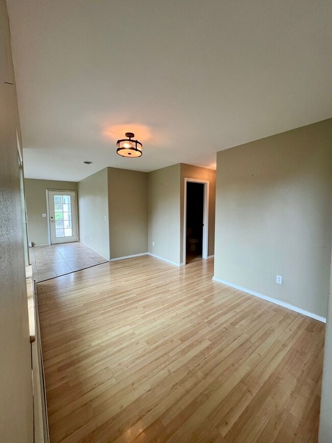 Building Photo - Spacious 3BR/2.5BA Fairbanks Home – Garage...