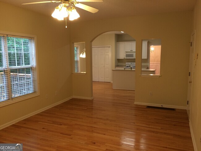Building Photo - 135 Woodbriar