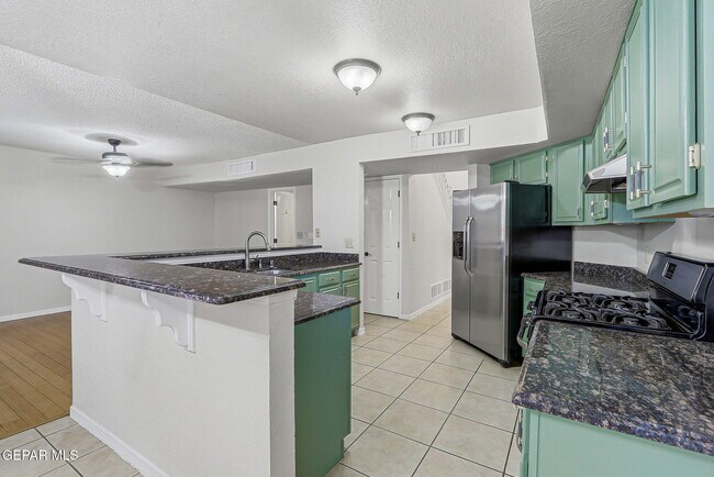 Building Photo - 1117 W Bend Ln