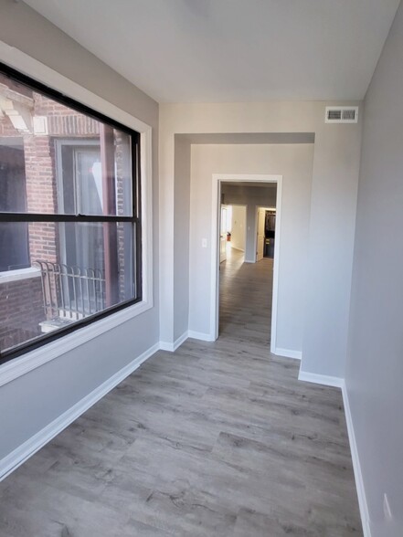 Building Photo - 5736 S King Dr