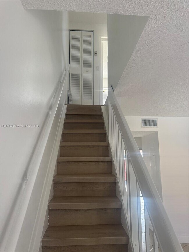 Building Photo - 1395 W 41st St