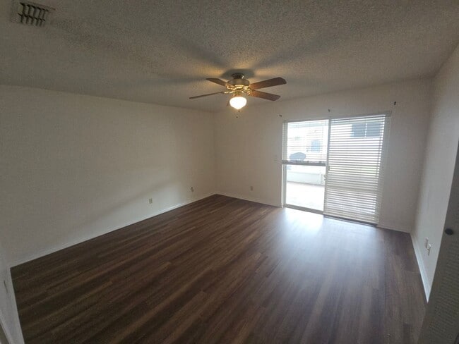 Building Photo - 2 Bedroom 2 Bath Apartment with amenities