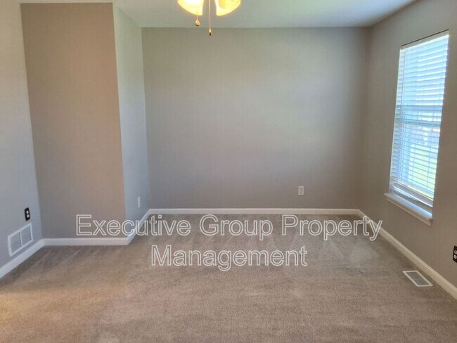 Building Photo - 200 Adena Loop