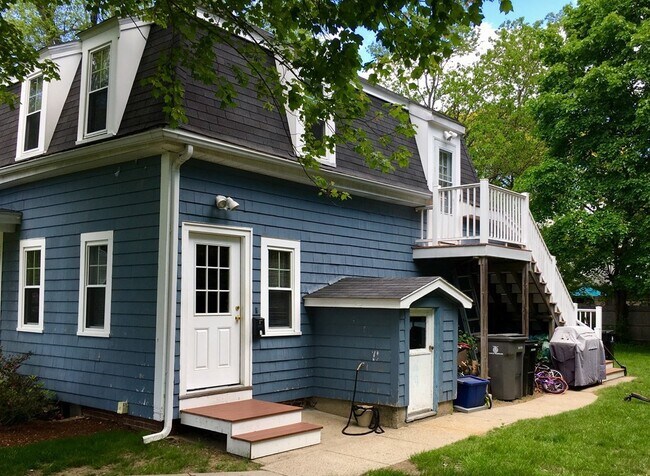 Building Photo - 84 Lake Rd