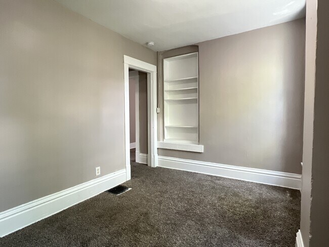 Building Photo - 651 Caledonia Pl